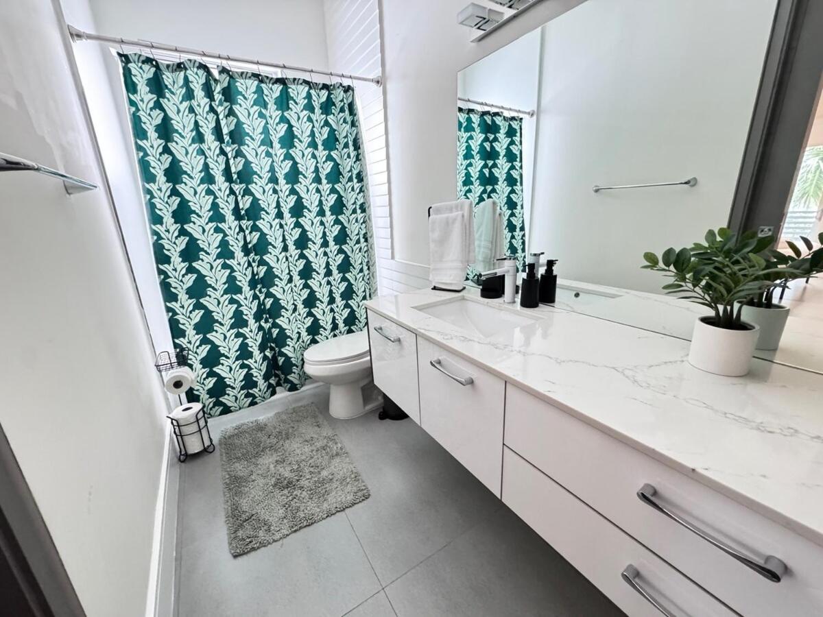 Solara Coconut Grove Villa *
